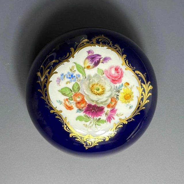 Cobalt Blue and Floral Lidded Porcelain Box from Meissen, 1924-1934 For Sale - Image 4 of 7