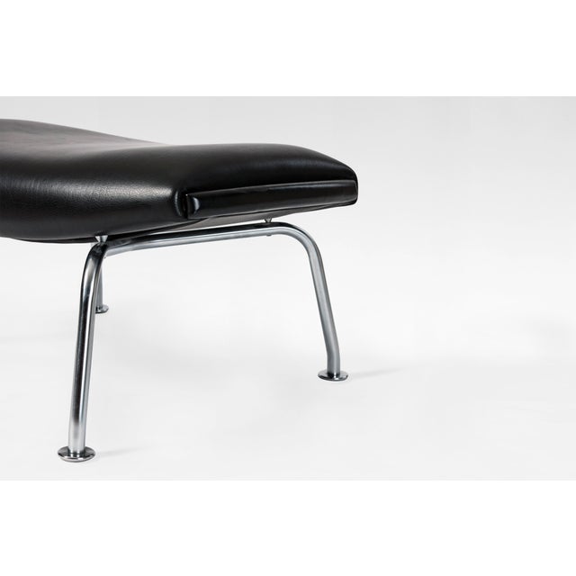 Set of EJ100 Ox Lounge Chair and Ottoman in Black Leather by Hans J. Wegner for Erik Jørgensen, 1980s For Sale - Image 10 of 12
