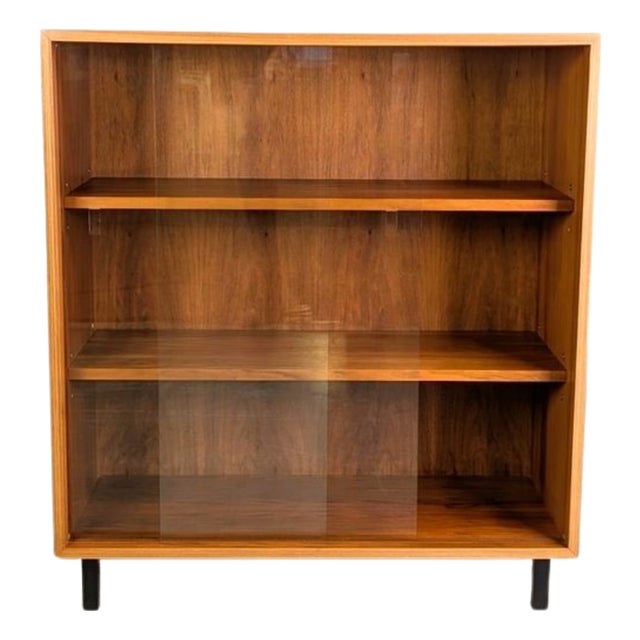 Mid-Century Display Cabinet in Walnut, 1960s For Sale