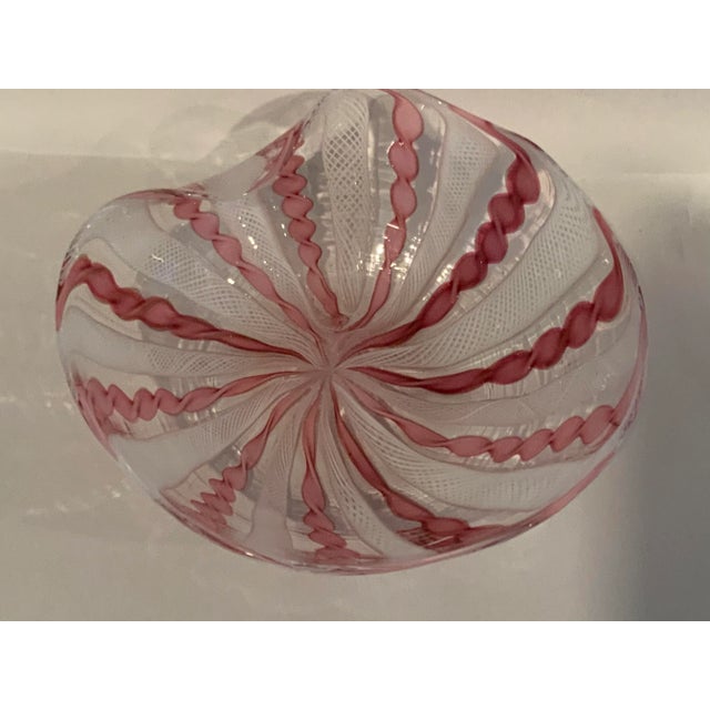 Early 20th Century Murano Fratelli Toso Venetian Pink and White Ribbon Bowl For Sale - Image 5 of 9