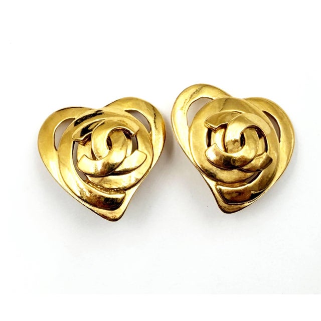 Contemporary Chanel Vintage Gold Plated Spiral CC Heart Clip on Earrings, A Pair For Sale - Image 3 of 4