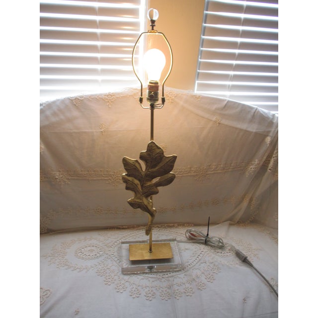 Vintage Maitland Smith Style Golden Oak Leaf on Lucite Base Table Lamp For Sale - Image 11 of 11