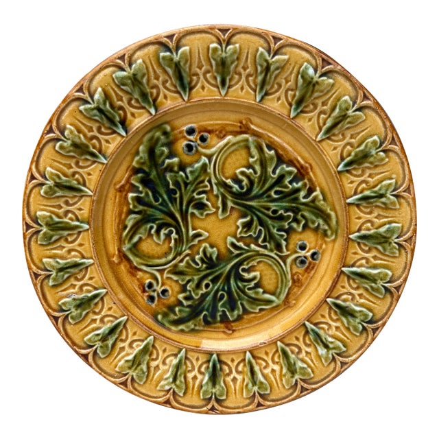 French Majolica Acanthus Leaves Plate, Circa 1880 For Sale