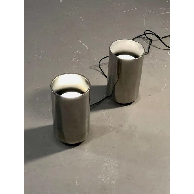 A simple and minimalist pair of cylindrical Table Lamps, "Corfou" model, Post-Modernist, Memphis, Space-Age, in chrome...