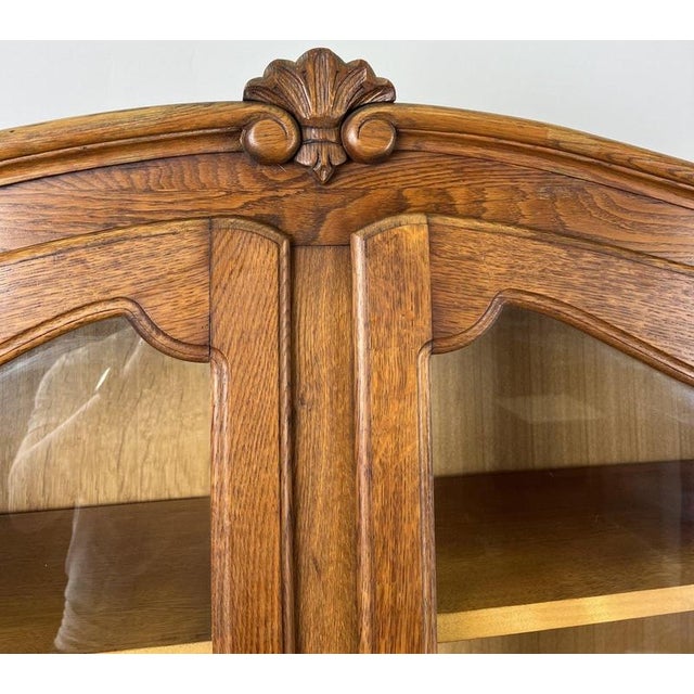 Vintage French Louis XIV Style Display Cabinet in Oak For Sale - Image 6 of 11