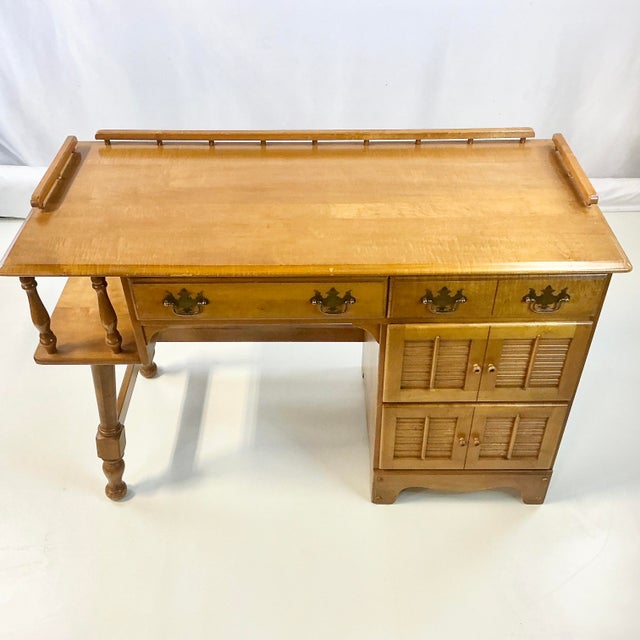 Wood 1950s Mid-Century Boho Chic Arts & Crafts Nutmeg Maple Desk. For Sale - Image 7 of 13