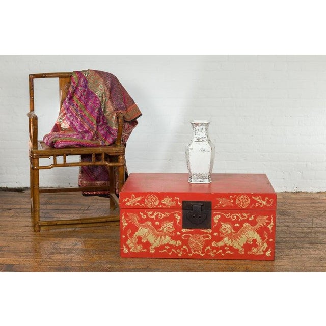 1970s Red Lacquered Chinese Blanket Chest with Gilt Motifs & Guardian Lions For Sale - Image 5 of 12