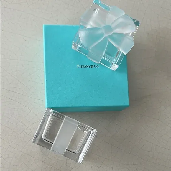 ティファニー　ボウクリスタルBOX Tiffany & Co. Crystal Box With Frosted Bow - NWT | Chairish