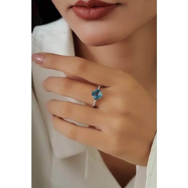 This clover cocktail ring showcase a 2.71 carat blue topaz, set in 14K white gold. The blue topaz measuring approximately...