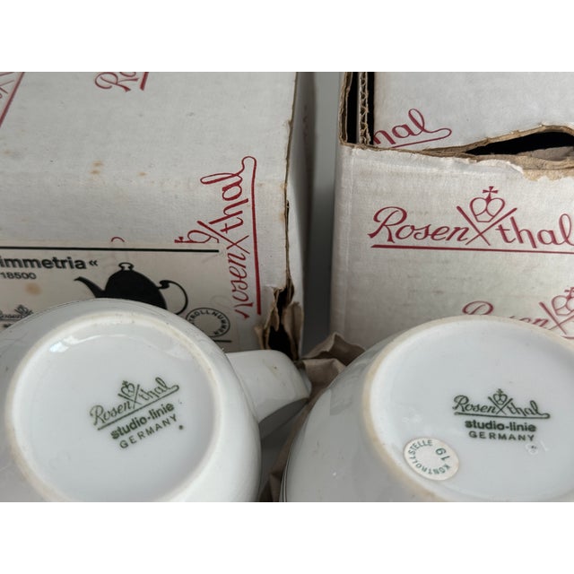 White and Gilt Asimmetria Milk Jug and Sugar Bowl by Bjørn Wiinblad for Rosenthal Studio Linie, Germany, 1988, Set of 2 For Sale - Image 6 of 8