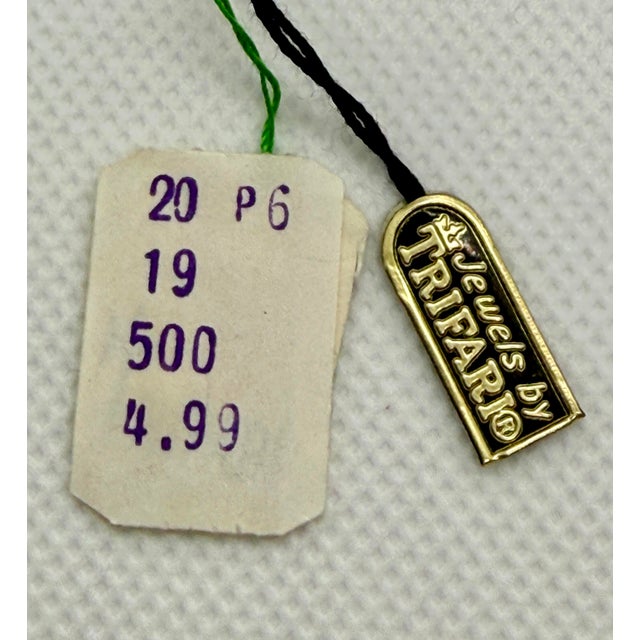 Green Crown Trifari Original Hangtags Jewels of India Alfred Philippe Brooch Printemps For Sale - Image 8 of 8