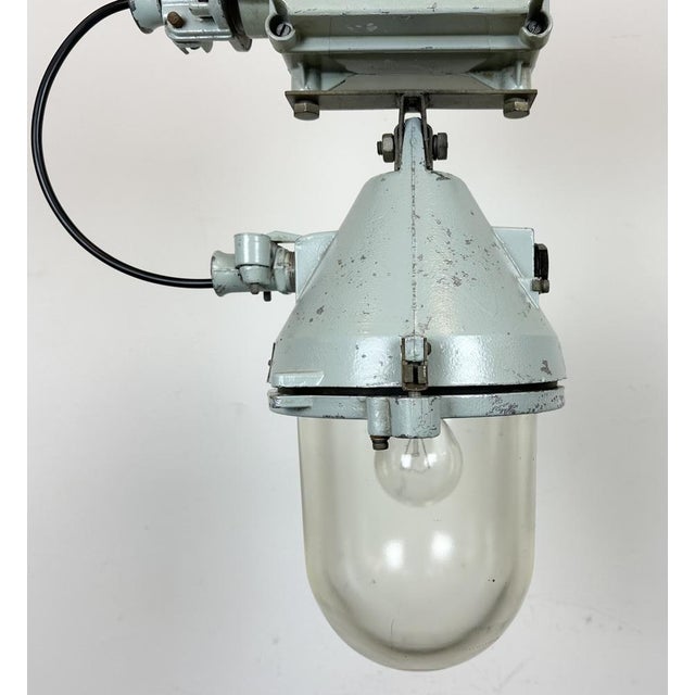 Industrial Cast Aluminium Explosion Proof Lamp from Elektrosvit, 1970s For Sale - Image 6 of 18