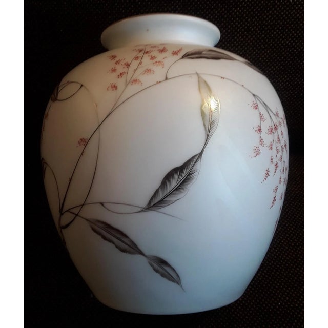 Vintage Curved Porcelain Vase with Japonising Colored Painting by Fritz von Stockmayer for Rosenthal, 1940s For Sale - Image 3 of 6