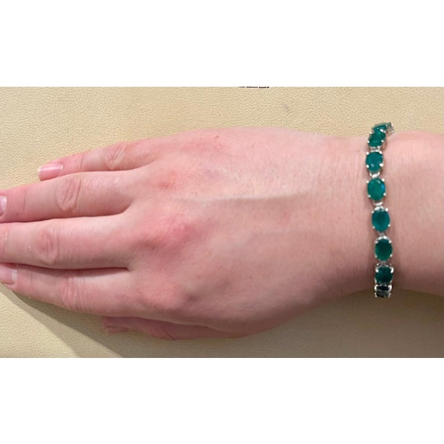 23 Carat Natural Emerald Cocktail Tennis Bracelet 14 Karat White Gold For Sale - Image 9 of 18