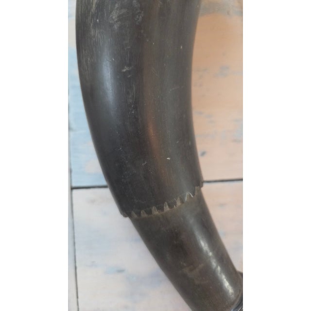 Late 20th Century Vintage Colonial Style Natural Horn Powder Flask With Leather Hanging Strap For Sale - Image 5 of 15