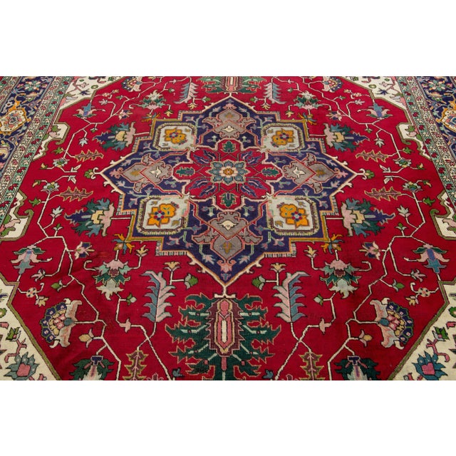 Multicolor Heriz Handmade Wool Rug Handmade With Medallion Motif For Sale In New York - Image 6 of 8