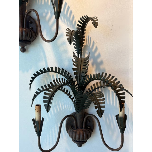 Vintage Pair Palm Tree Frond Leaf Wall Light Sconces Metal Tole Tropical Coastal For Sale In West Palm - Image 6 of 12