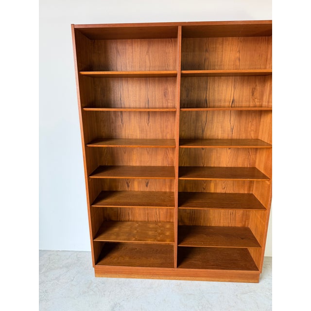 1970s Poul Hundevad Danish Mid-Century Modern Teak Bookcase – Made in Denmark For Sale - Image 4 of 15