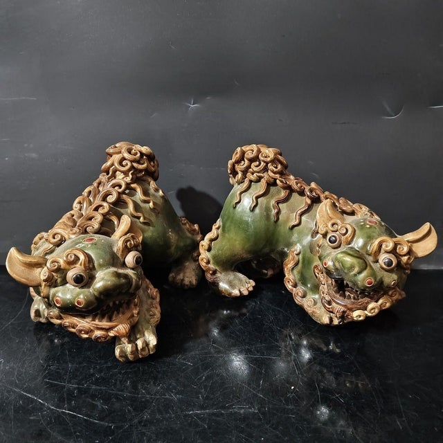 Vintage Shiwan Kiln Glazed Ceramic Foo Dogs / Guardian Lions - A Pair For Sale In New York - Image 6 of 8