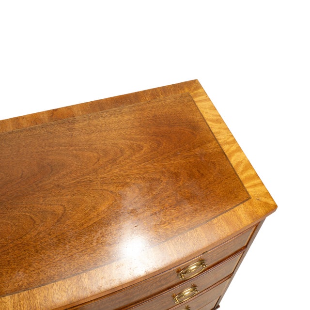 Wood 1980s Baker Furniture Georgian Inlaid Banded Mahogany Bowfront Bachelor Chest of Drawers For Sale - Image 7 of 17
