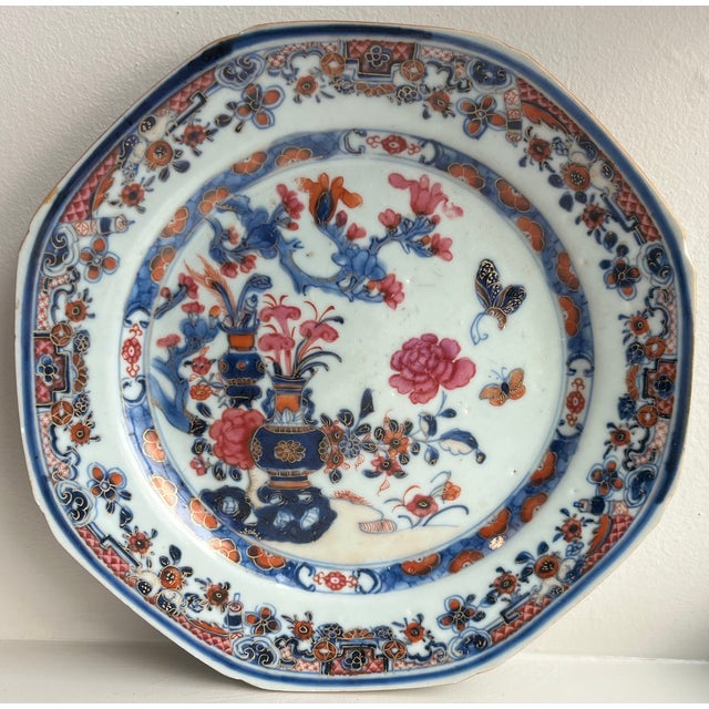 Antique 18th Century Chinese Export Porcelain Octagonal Plate Decorated With Vases, Peonies and Butterflies For Sale In New York - Image 6 of 11