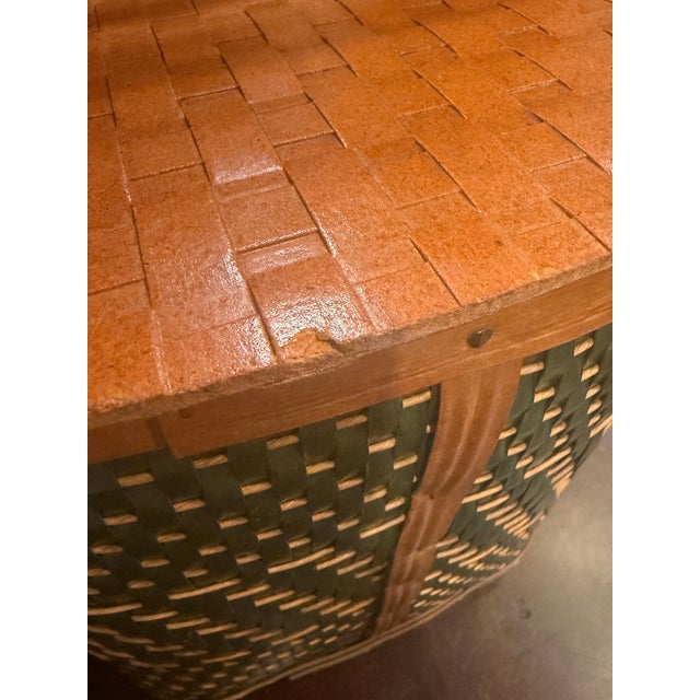 Hawkeye by Burlington Vintage 1960s Green Woven Picnic Basket With Metal Handles For Sale - Image 9 of 15