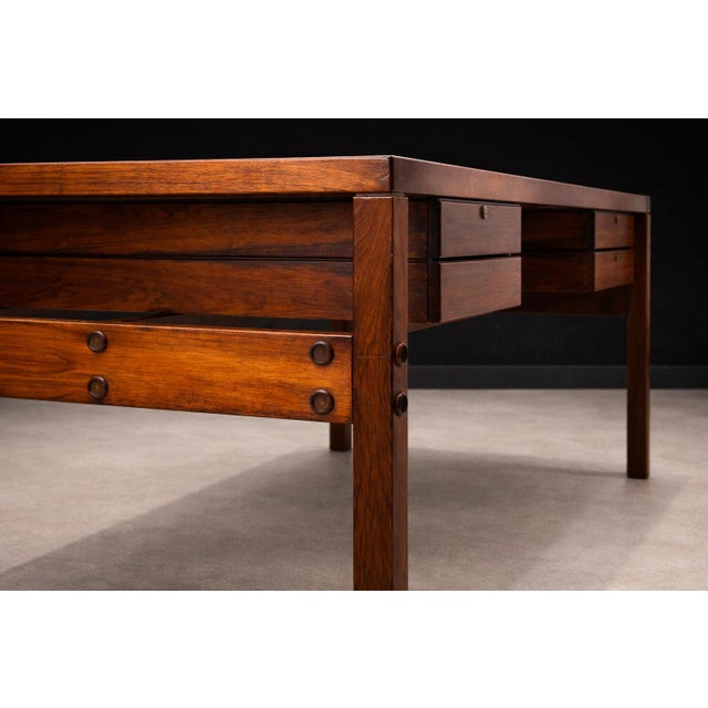 Wood Brazilian Modern Desk with four drawers in Rosewood, Sergio Rodrigues, 1960s - Lot 201A For Sale - Image 7 of 16