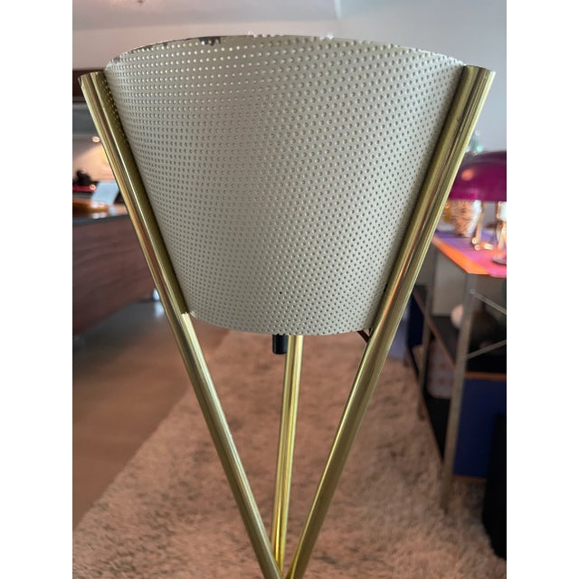 Pair of Gerald Thurston Lightolier Tripod Floor Lamps, Early 50s Design For Sale - Image 11 of 12