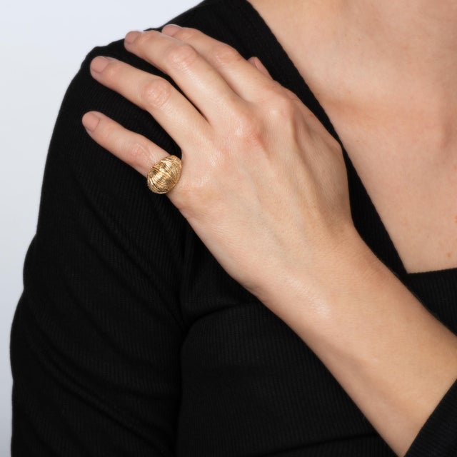 70s Vintage Dome Ring Size 5 Cigar Band Textured Ridged 14k Yellow Gold For Sale In Los Angeles - Image 6 of 6