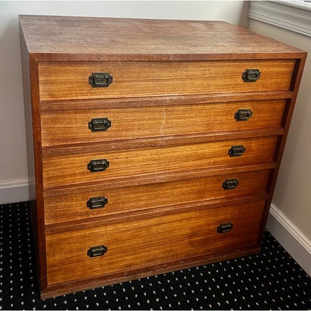 Vintage Mid-Century Modern Teak 5-Drawer Chest With Brass Drop Handles For Sale - Image 4 of 15