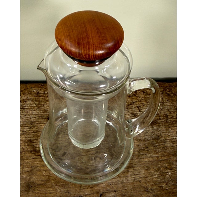 This glass iced tea or cocktail pitcher features a clear glass body with a center ice chamber that chills the beverage...