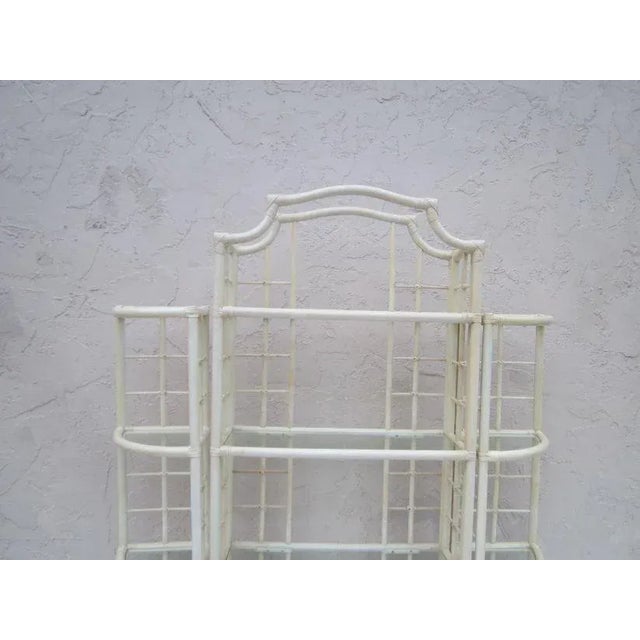 1980s Coastal Style Natural Wicker Rattan Pagoda Etagere For Sale In Naples, FL - Image 6 of 13