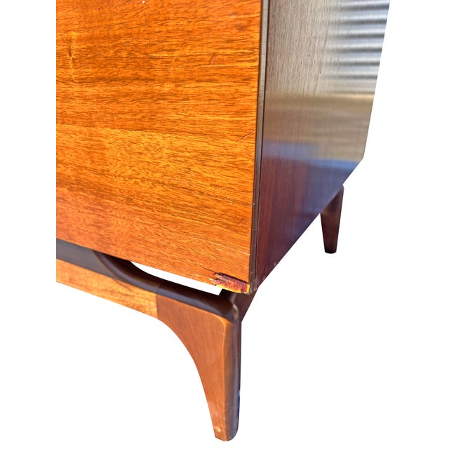 1960s Mid Century Modern Vintage Tall Dresser High Boy Floating Design Parvin Style For Sale - Image 5 of 12