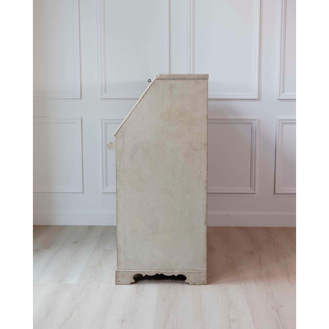 Early 19th Century Swedish Gustavian Slant-Front Secretary in Original Cream Paint, 19th Century For Sale - Image 5 of 15