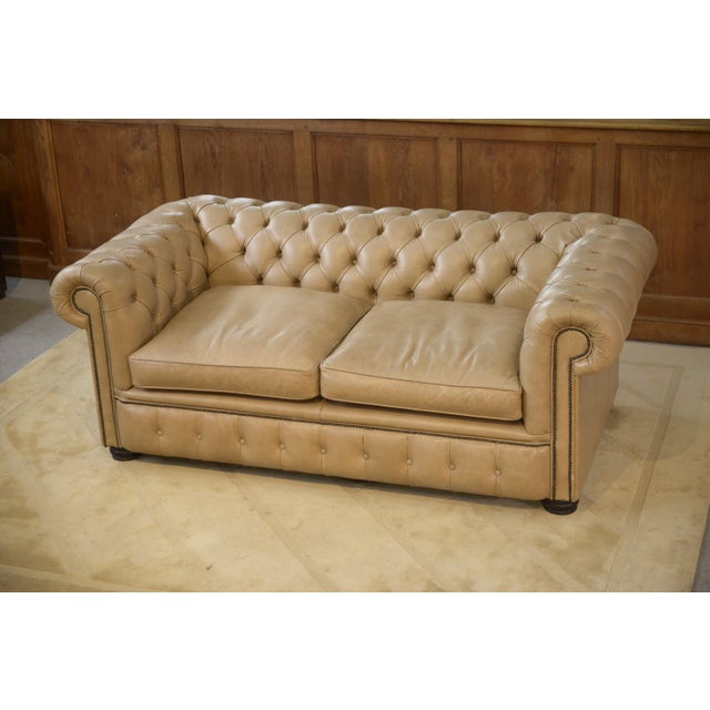 Vintage English Chesterfield Sofa in Beige Leather, 1990s For Sale - Image 3 of 15