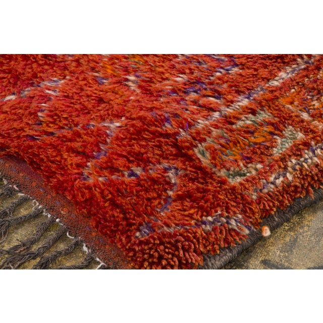 Traditional Vintage Moroccan Shag Wool Rug With Chevron Design by Rug & Kilim, 1950-1959 For Sale - Image 3 of 9