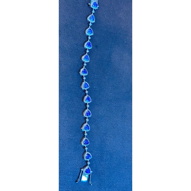 2010s 13 Carat Natural Tanzanite & 2.5 Ct Diamond Tennis Bracelet 14 Karat White Gold For Sale - Image 5 of 18
