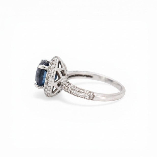 Early 21st Century Contemporary 18k Gold Diamond Halo Sapphire Ring - Circa 2000, Size 7 For Sale - Image 5 of 7