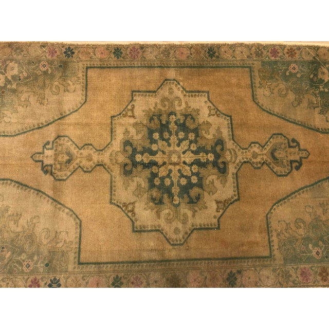 1960s Oushak Vintage Wool Turkish Anatolian Rug- 4′7″ × 7′2″ For Sale - Image 5 of 11