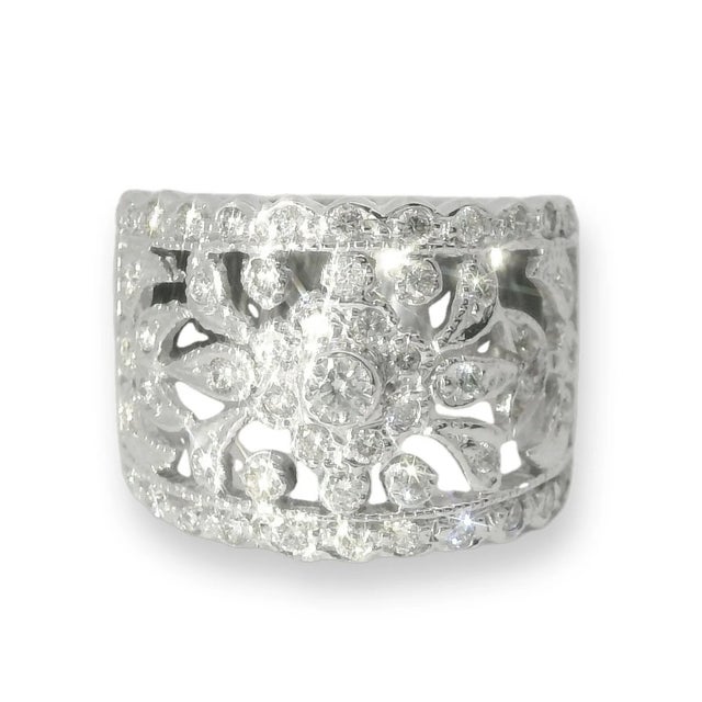 18K White Gold Diamond Wedding Band Ring Elegant 18K White Gold Diamond Wedding Band Ring featuring 55 brilliant round...