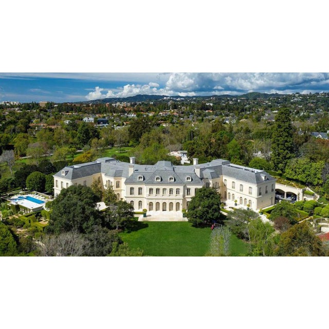 French Provincial 9ft Wall Heart Mirror With Hollywood History For Sale - Image 3 of 4