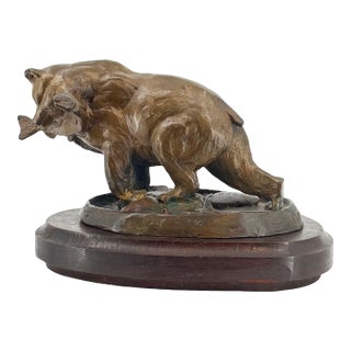 1980s Wildlife Collection - Franco Vianello - Lost-Wax Bronze Bear Sculpture - Snack Time For Sale