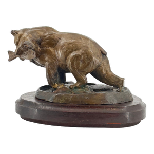1980s Wildlife Collection - Franco Vianello - Lost-Wax Bronze Bear Sculpture - Snack Time