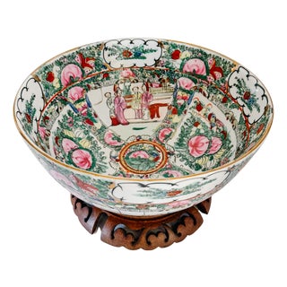 1970s Chinese Rose Medallion Hand-Painted Porcelain Punch Bowl With Carved Wood Stand For Sale