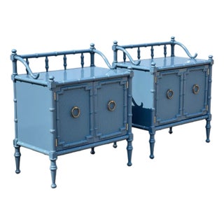 1980s Coastal Pair of Lacquered Faux Bamboo Side Tables/Nightstands For Sale