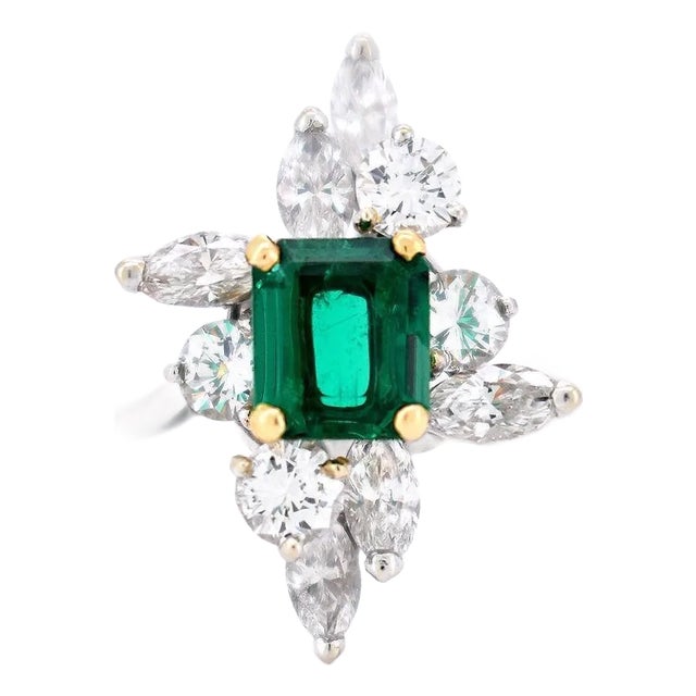 Vintage Marquise Ring in 18-Carat Gold, Colombian Emerald Vivid Green and Diamonds E/Vvs, Size 7.75 For Sale