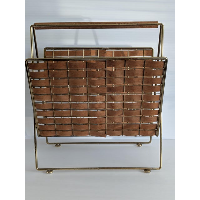 Mid-Century Modern 1950s MCM Tony Paul for Woodlin-Hall Maple Gold Tone Magazine Rack For Sale - Image 3 of 9