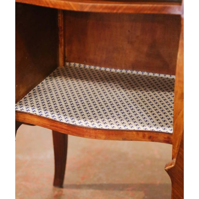 Wood Pair of Early 20th Century French Louis XV Bombé Mahogany Bedside Tables For Sale - Image 7 of 16