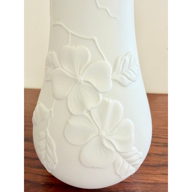 White German Vase in Biscuit Porcelain by M. Frey for AK Kaiser, 1970s For Sale - Image 8 of 10