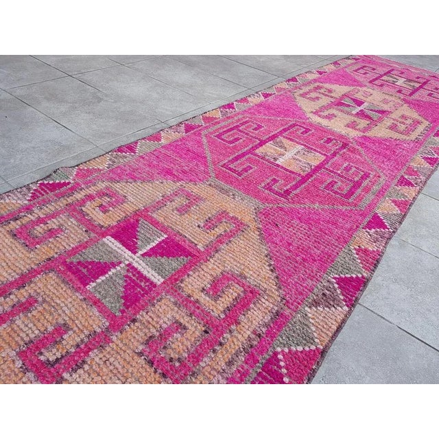 Oushak Fuchsia Pink Runner Rug, 1960s For Sale - Image 4 of 11